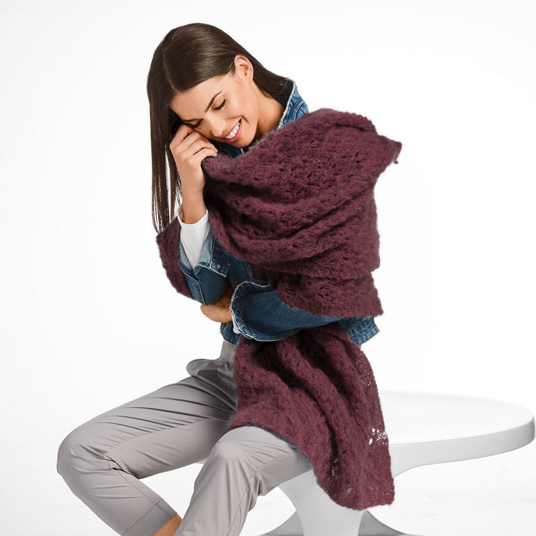 Dunkelrotes Tuch aus Feelana, ca. 60 x 200 cm, klassisch drapiert