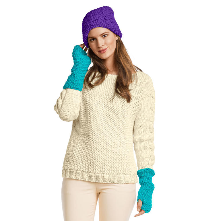 Mütze und Pulswärmer in türkis-weiß, lässiger Look