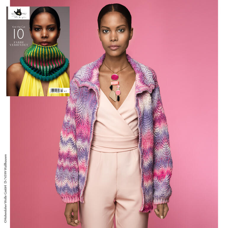 Bunte Jacke mit Wellen-Muster, getragen von einem Model vor rosa Hintergrund.