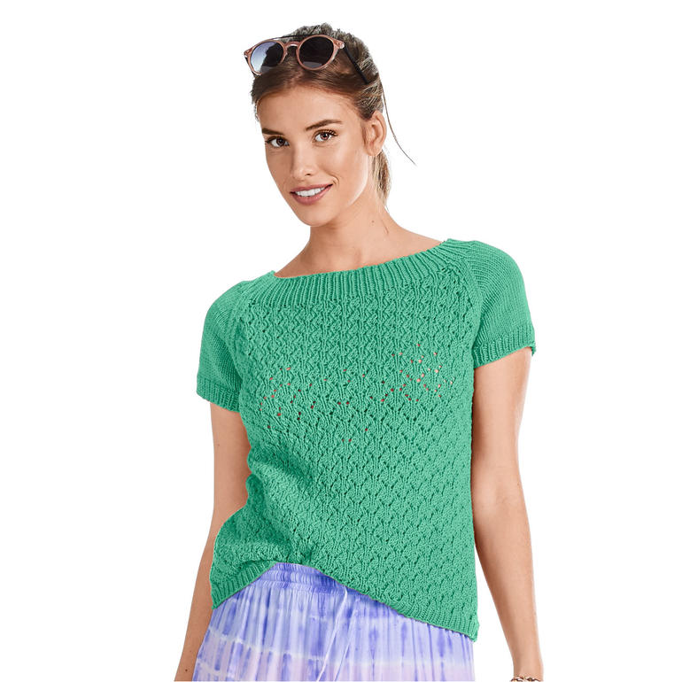 Grüner, kurzärmeliger Pullover mit zartem Muster auf einem weißen Hintergrund.