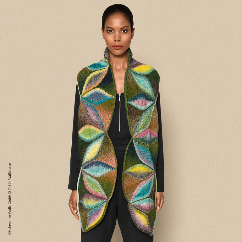 Schal in bunten Farben, ca. 24 x 190 cm, aus Zauberball® Stärke 6.