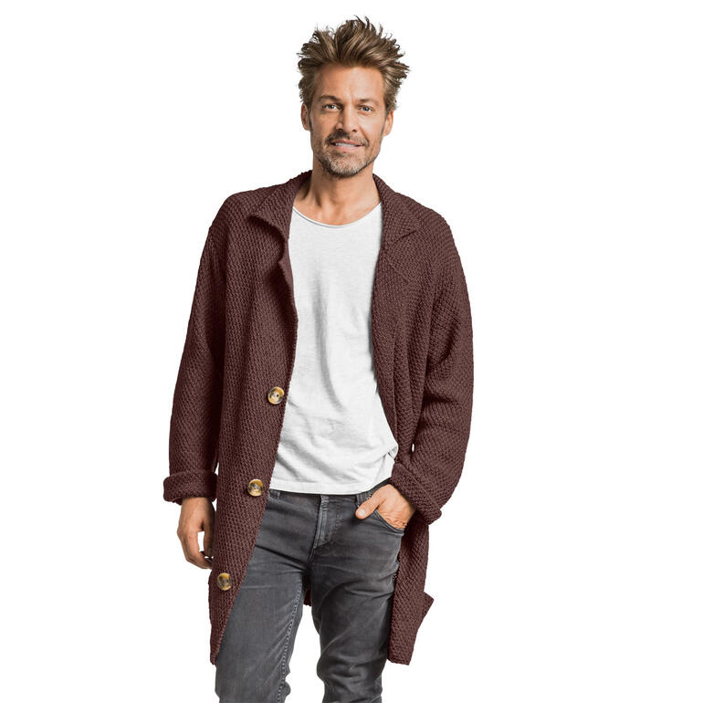 Klassischer, burgunderroter Kurzmantel aus Merino-Extrafein mit großen Knöpfen.