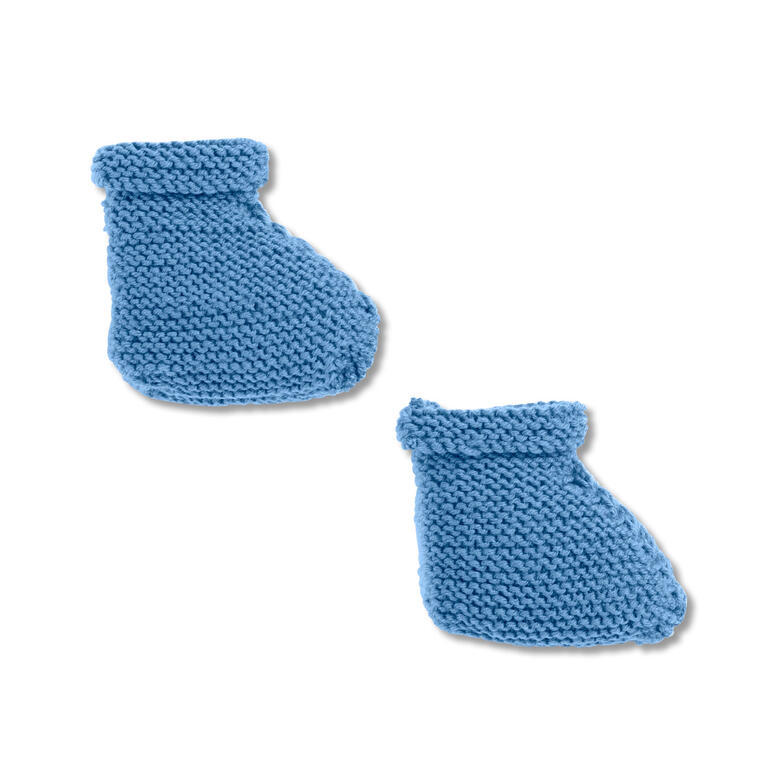 Paar blaue Babyschühchen, geeignet für 3-6 Monate, auf einem weißen Hintergrund.