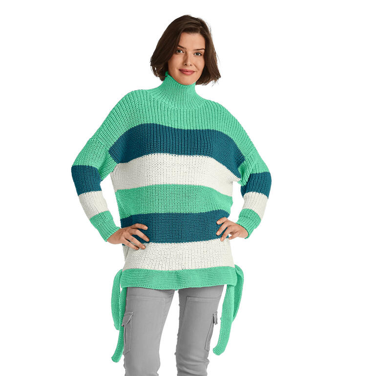 Frau in gestreiftem Pullover aus Nuovo Merino 120