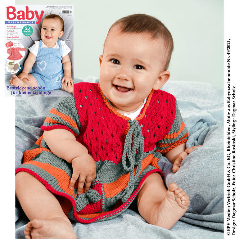 Baby-Kleidchen in rot und grau mit kurzer Ärmel und V-Ausschnitt.