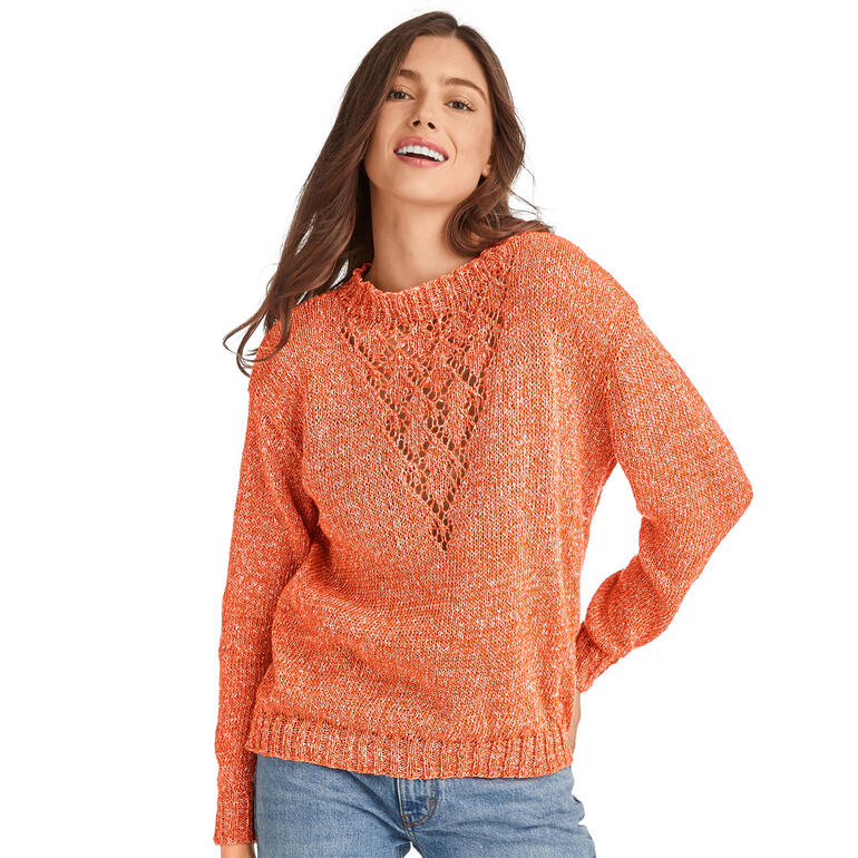 Pullover aus Contrato in orange, getragen von einer lächelnden Frau.