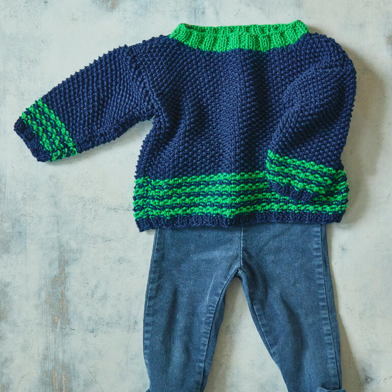 Pullover aus Cotonara, im Bild über eine Jeans gelegt.