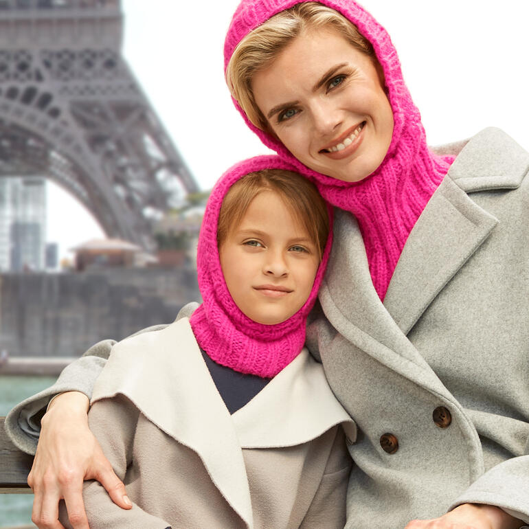 Balaklava und Mütze aus Fenella für Kinder in lebhaftem Pink.