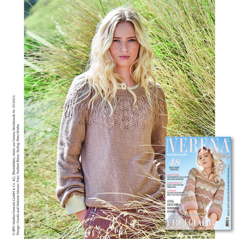 Pullover aus Charme in warmen Erdtönen, Model mit langen Haaren.