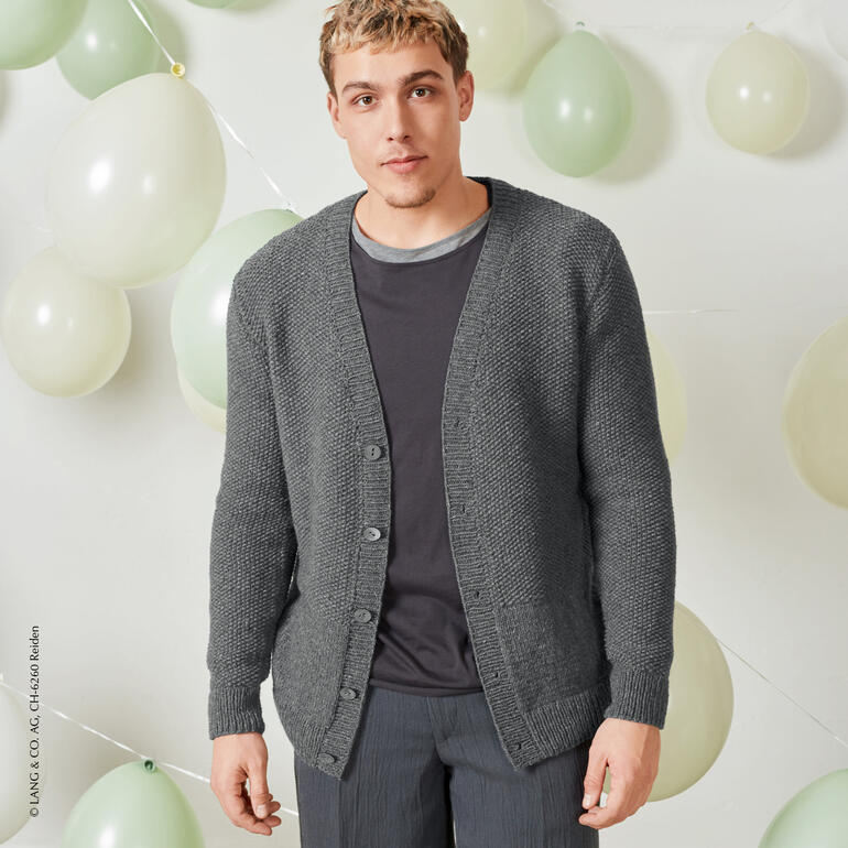 Mann in einer grauen Herrenjacke aus Lambswool.