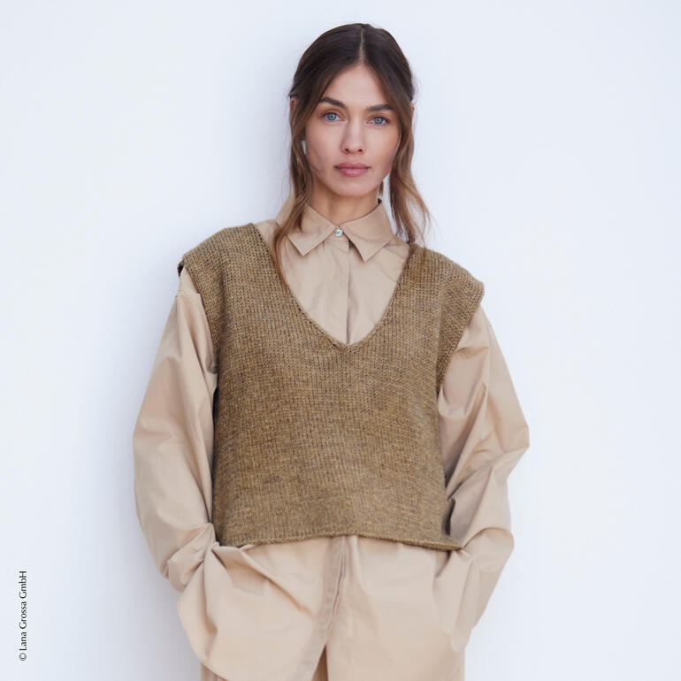 Pullunder aus New Classic in erdigen Farben, lässig gestylt.