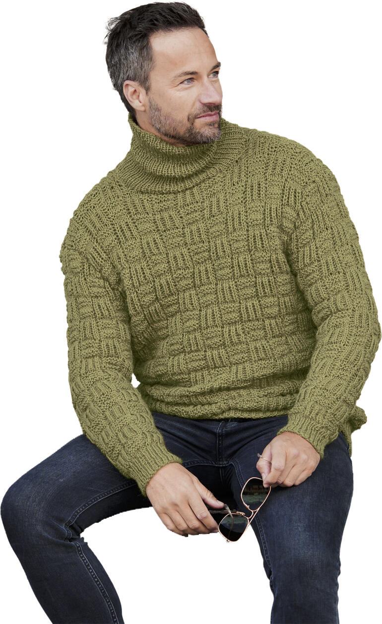 Herrenpullover mit strukturiertem Muster, in olivgrün, aus Peru von Junghans-Wolle.