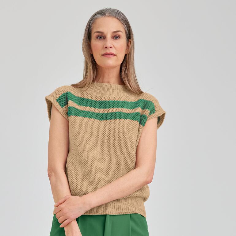 Beige Pullunder aus Charme® mit farbigen Streifen und klassischem Schnitt.