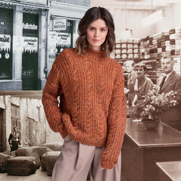 Frau in braunem Pullover aus Frigga vor nostalgischem Hintergrund historischer Bilder.