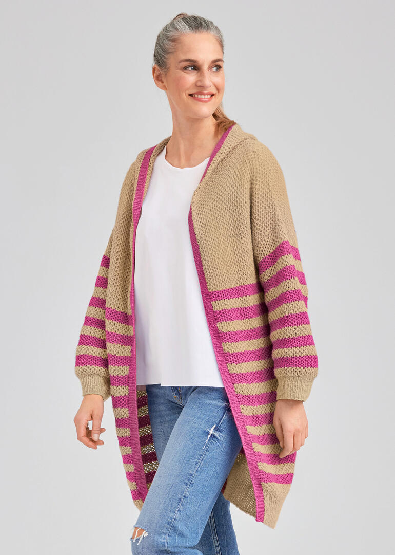 Kapuzenmantel mit Streifen aus Charme®, красиво worn by a smiling woman.