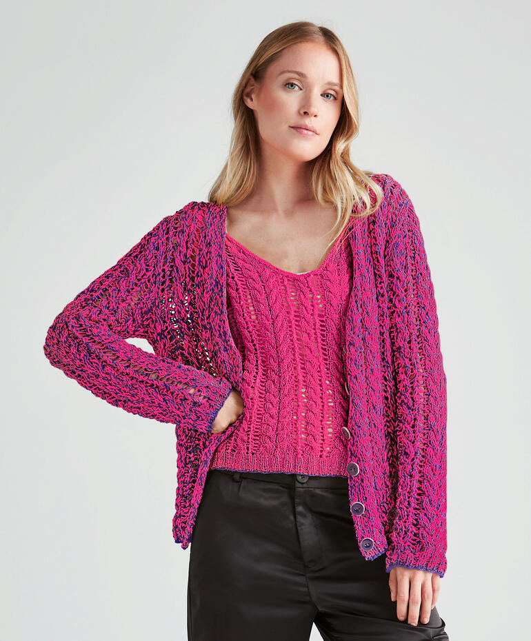 Twin-Set, viktorianisch inspiriert, in Pink mit Ajour-Strick.