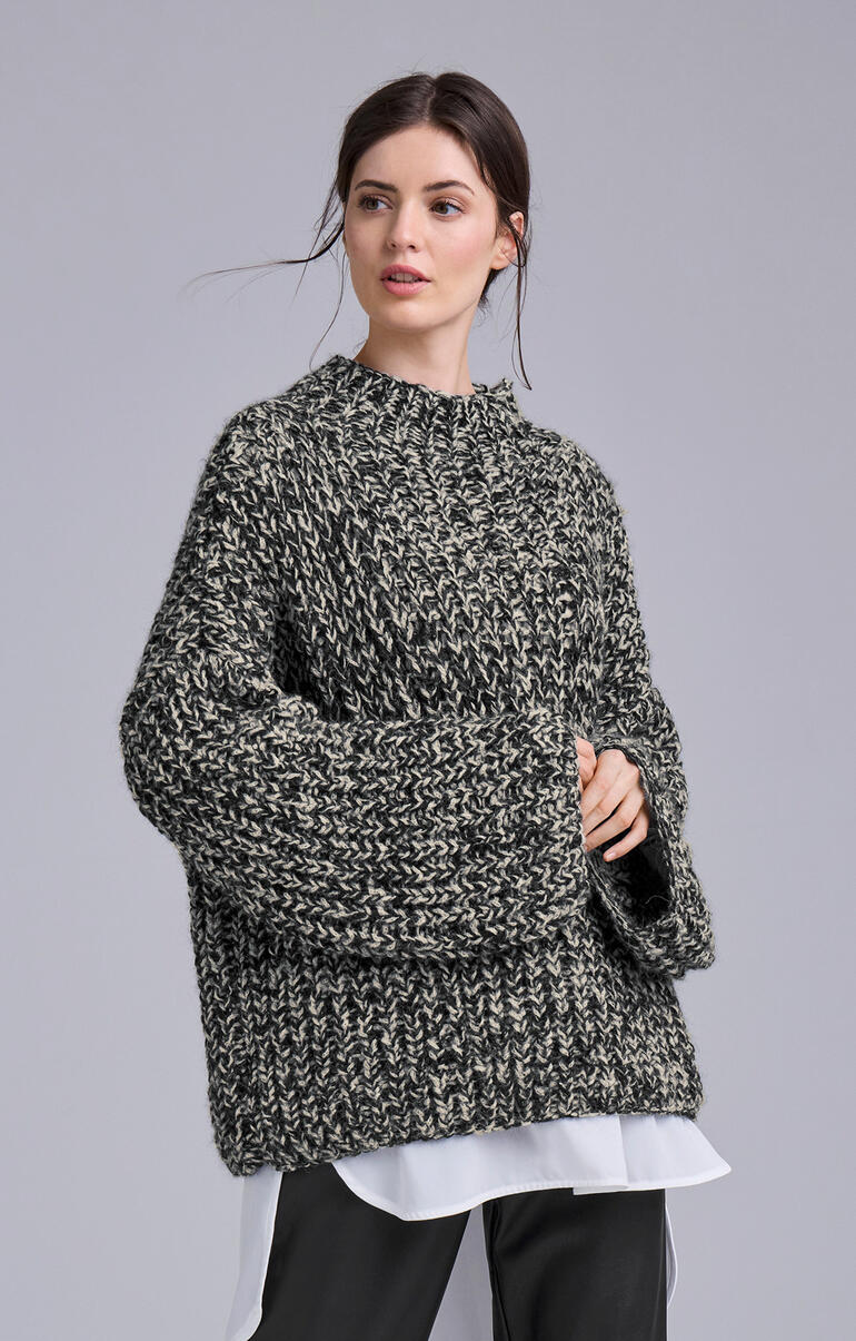 Lockerer Pullover, 2-fädig aus Palazzo in einem grauen Farbton.