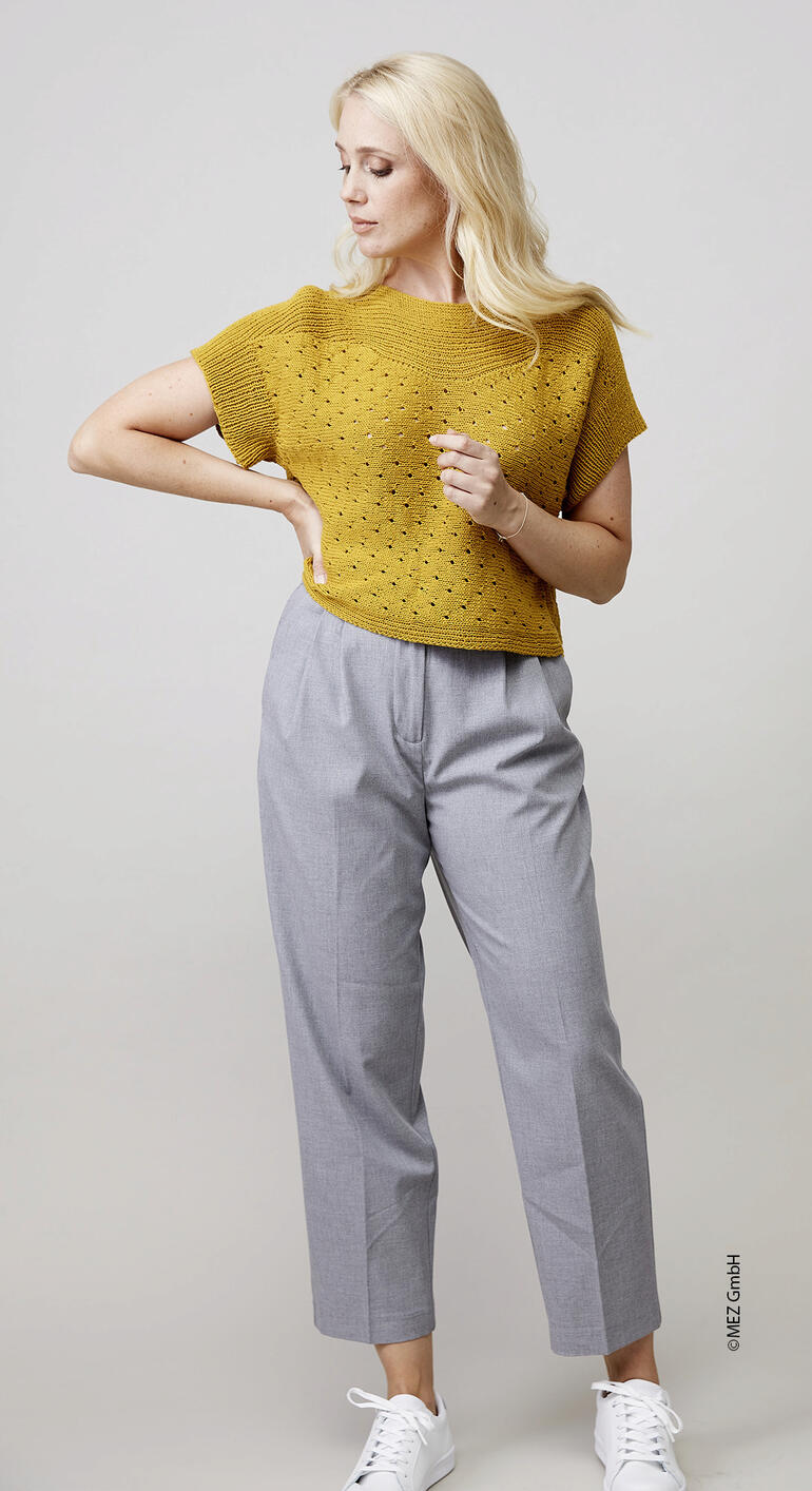 Pulli aus Pyramid Cotton in Senfgelb mit einem bequemen Schnitt.