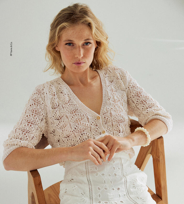 Jacke aus Phil Origin in beige mit feinen Knöpfen