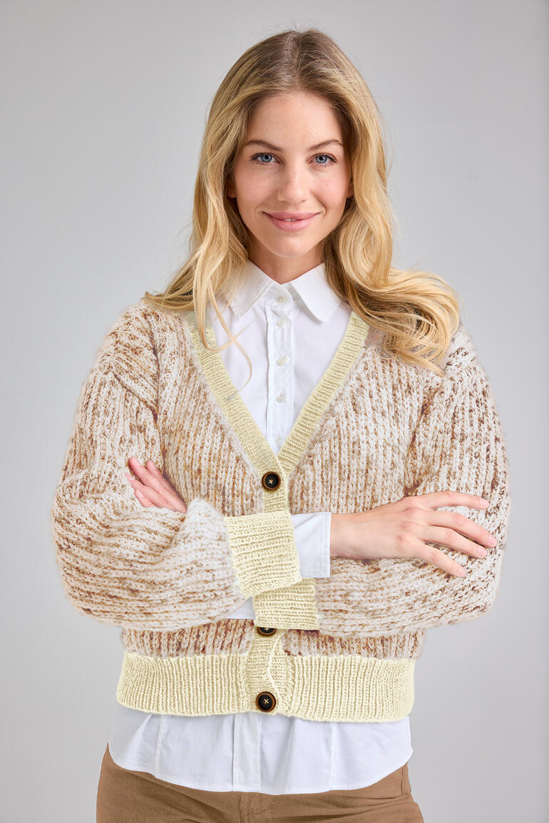 Jacke aus Animals und Merino-Extrafein in sandfarbenem Design.