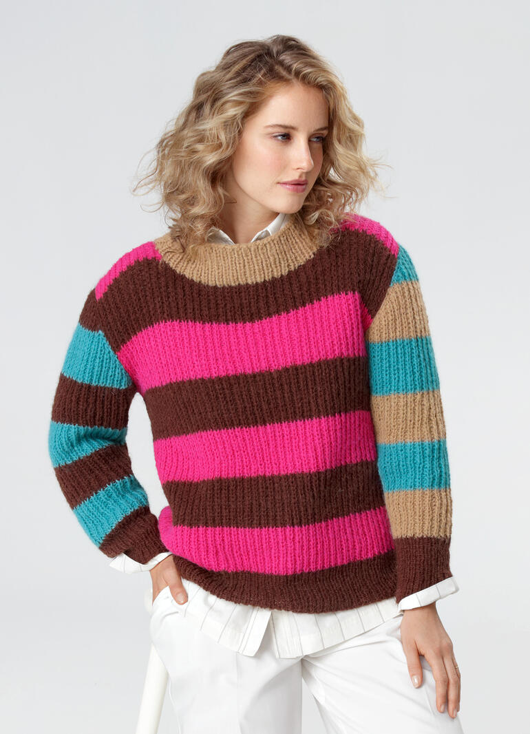 Gestreifter Pullover aus Fenella in Braun, Pink und Blau mit Rundhalsausschnitt.