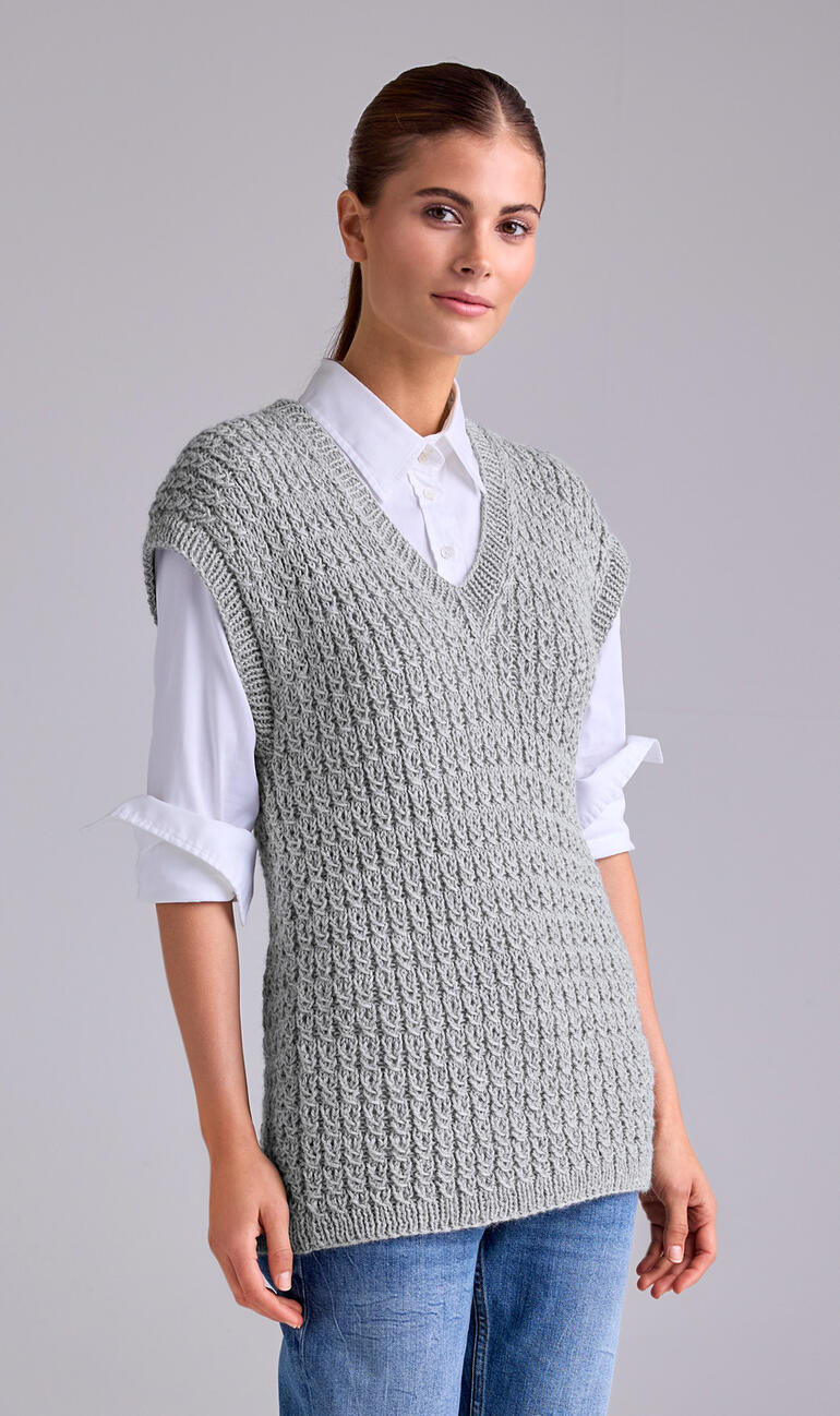 Grauer Pullunder aus Peru mit v-ausschnitt und lockerer Passform.