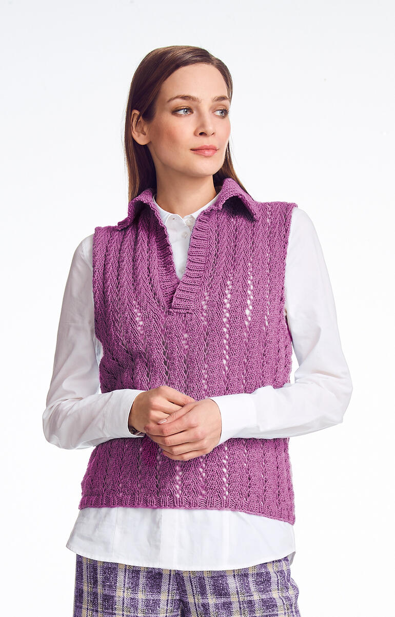 Lila Polo-Pullunder aus Merino-Cotton mit strukturiertem Muster.