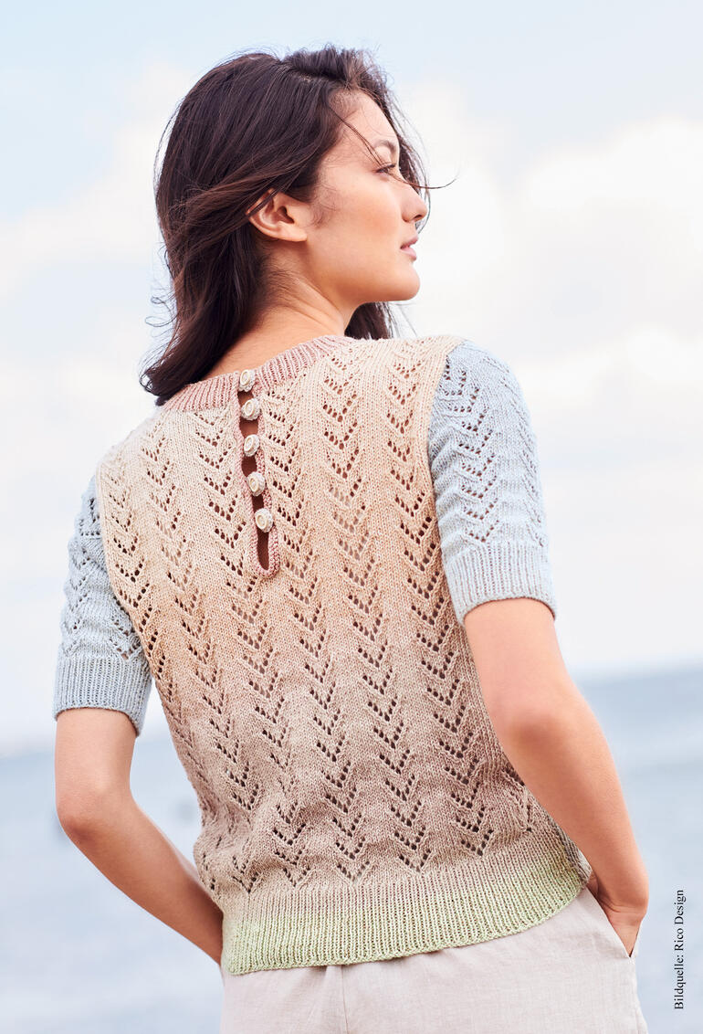 Pullover aus Creative Cotton Linen Cake in sanften Pastelltönen mit Knopfleiste.