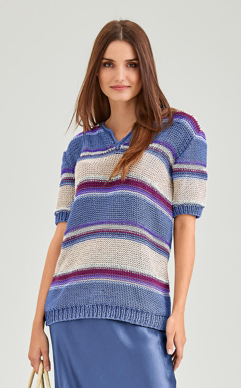 Gestreifter Pulli in Blau- und Beigetönen, Modell von Junghans-Wolle.