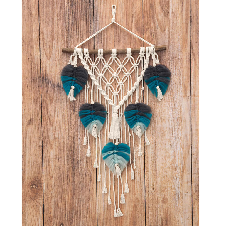 Wandbehang mit bunten Blattmustern in Blau und Türkis