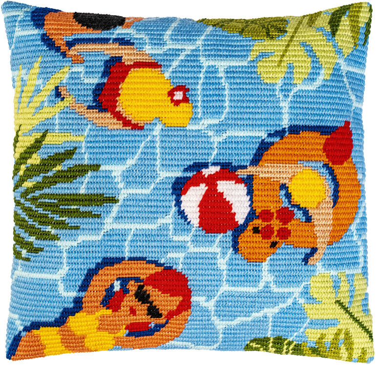 Spannstichkissen mit Sommermotiv, mehrere Personen im Wasser mit Bällen.